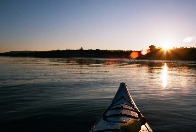 Kayaks al atardecer